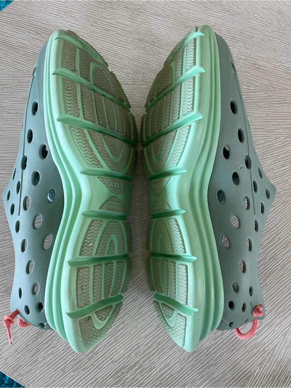 Kane Revive Shoes in Mint Green with Coral Pull Tabs.  Unisex Sizing M7 W9 - Picture 5 of 7
